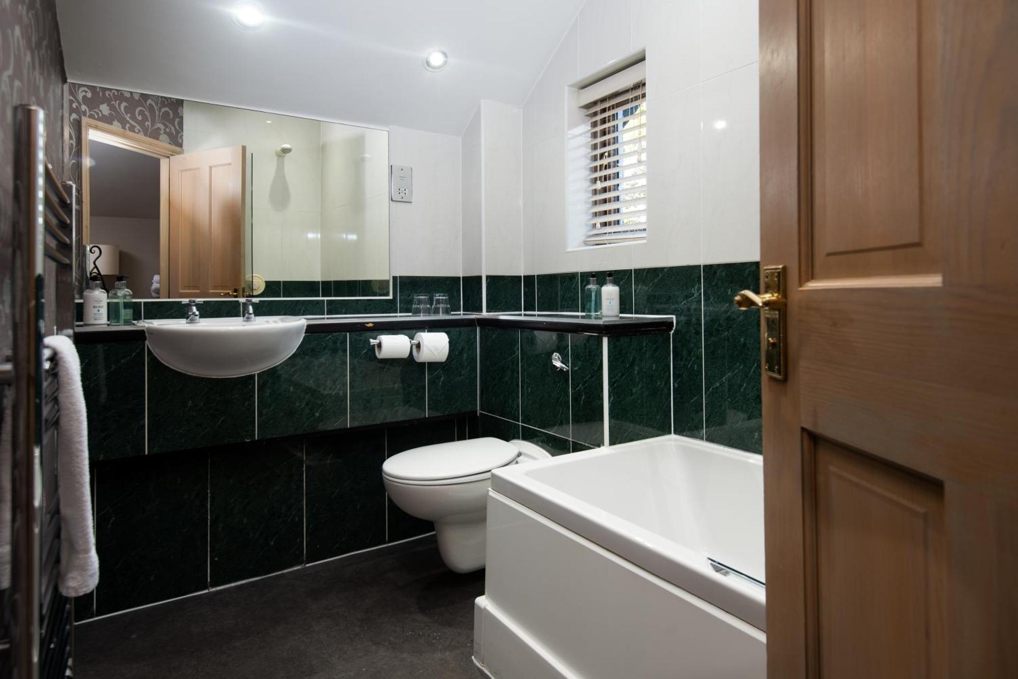 Windermere Rooms At The Wateredge Inn Эмблсайд Экстерьер фото